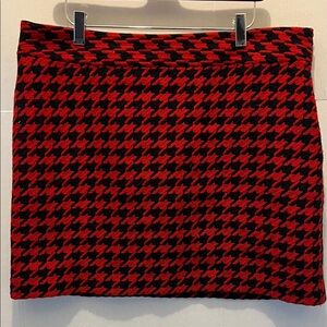 Tommy Hilfiger Stylish Red and Black Houndstooth Skirt